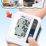 手首式デジタル自動血圧計 2台セットがお買い得！
