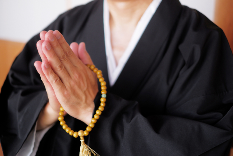 お坊さん便で浄土真宗の僧侶に法要してもらう！